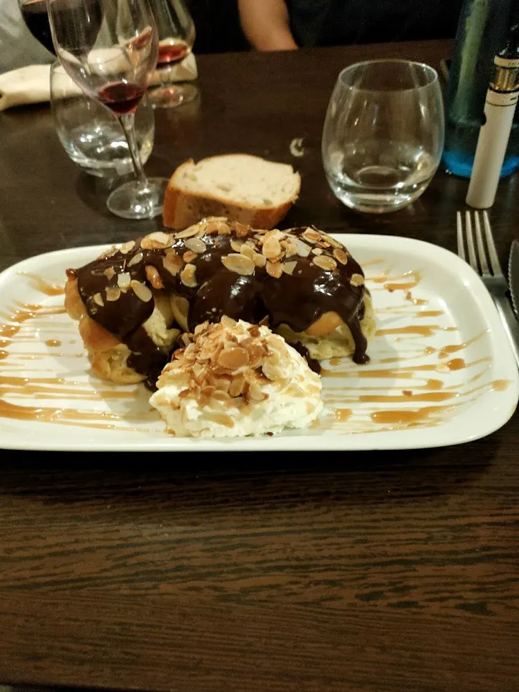 Brochette de Profiteroles